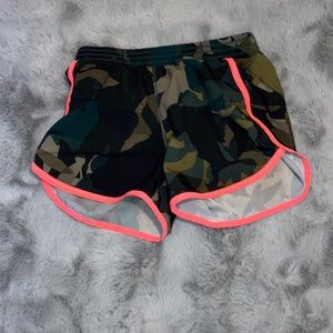 Green and pink army print tee shirt, girls medium, good quality, barley worn.